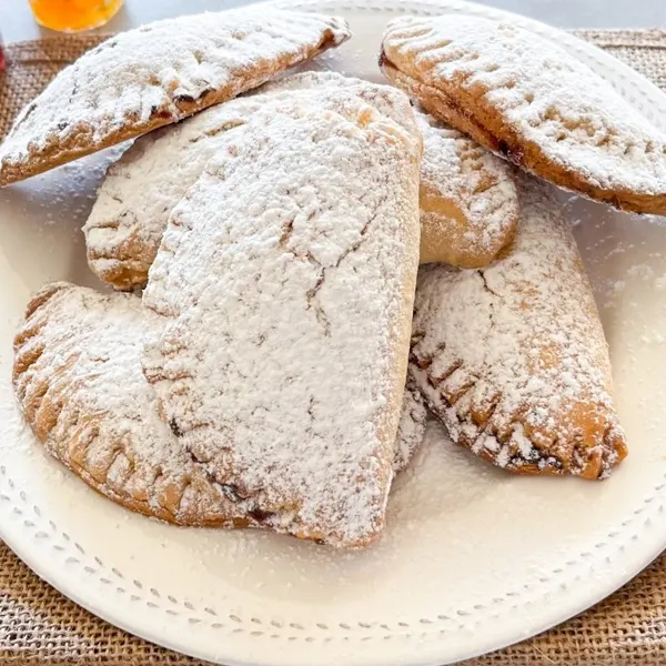 Variedad de robiols y crespells tradicionales mallorquines