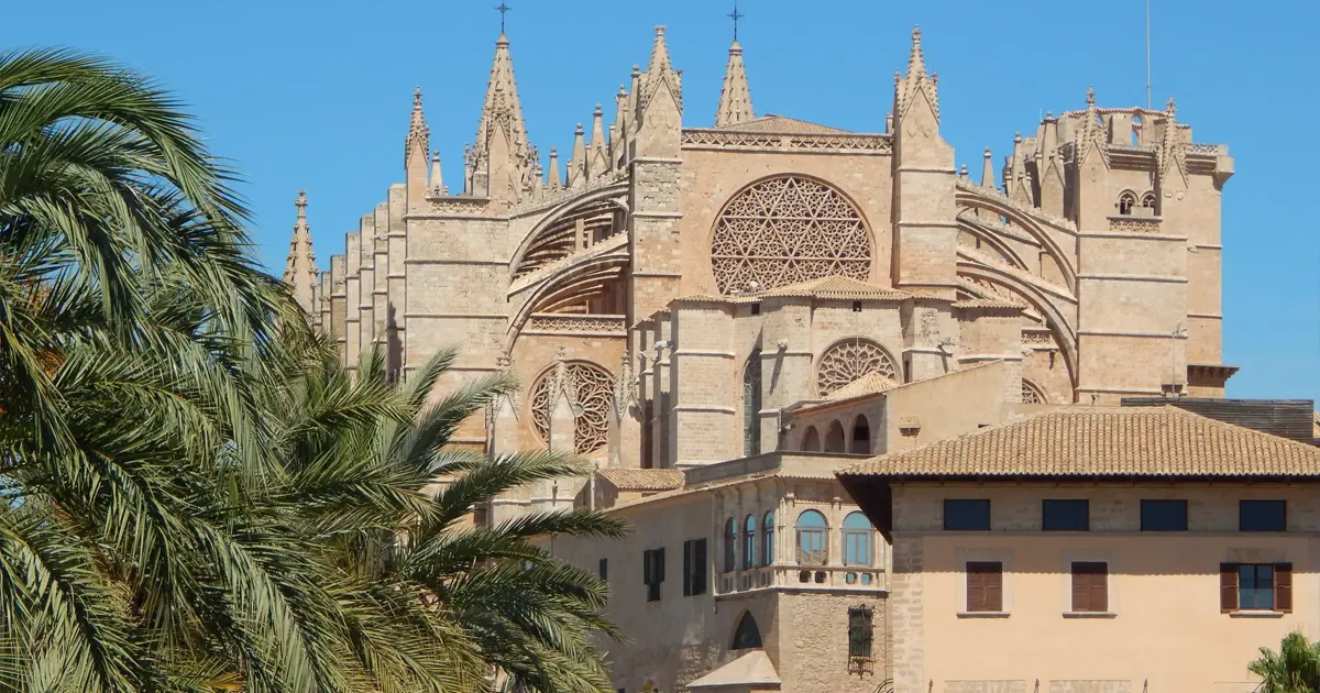 Vista frontal de la fachada de la Catedral de Palma de Mallorca